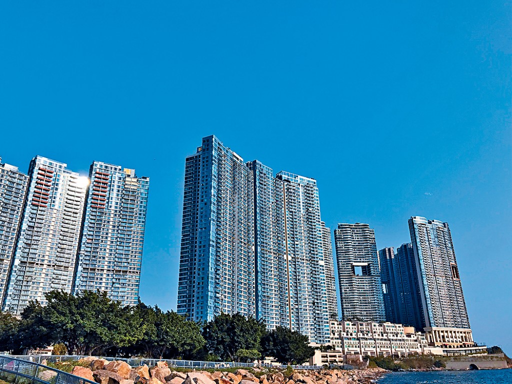 薄扶林貝沙灣4期南灣3座極高層A室，以10.5萬承租，呎租約55.4元。