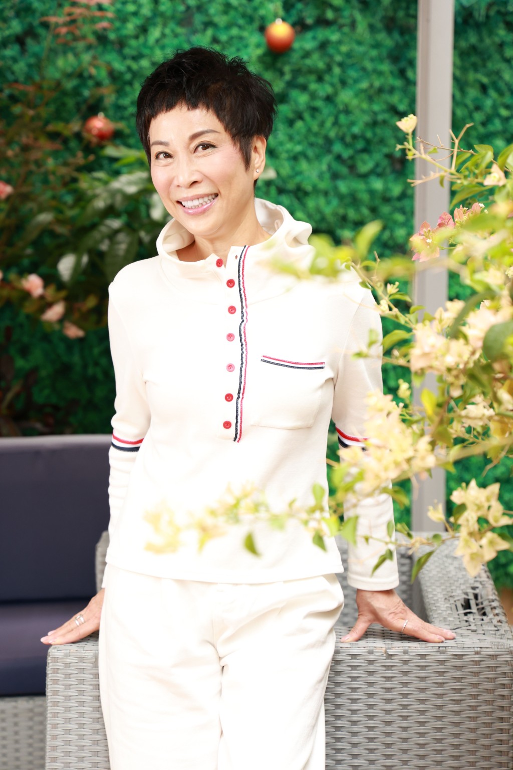 衛駿輝反串演踢波街市仔。