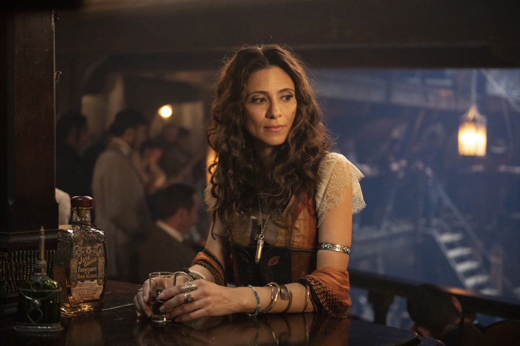 經營海岸格鬥場的新角色Rosalita Vega由Maria Elena Laas飾演。