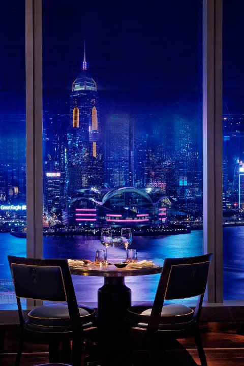 以维港景色闻名的人气餐厅Aqua