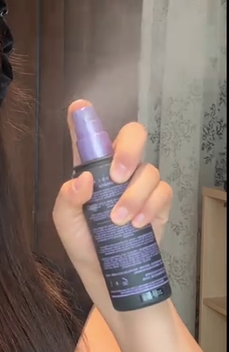 定妆喷雾化学微粒吸入肺，有机会触发“过敏性肺炎”。 抖音