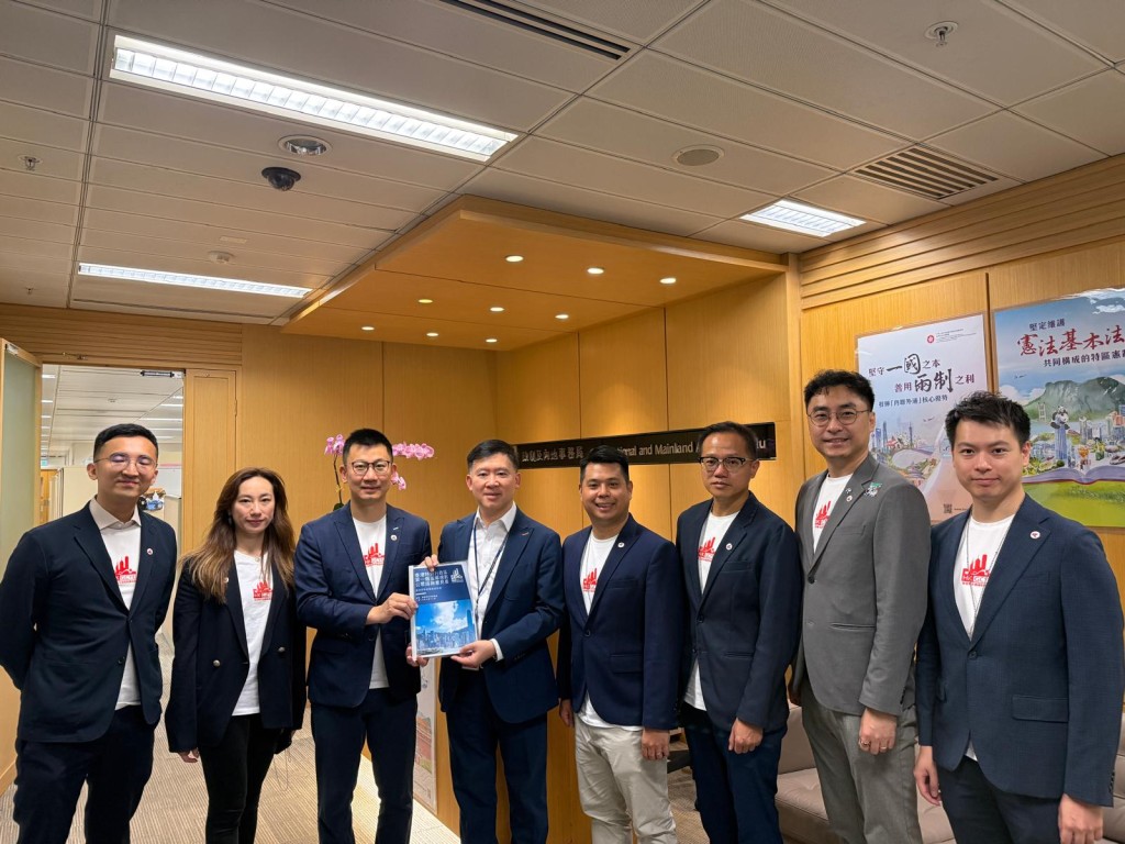 香港青年創業家總商會早前向政制及內地事務局副局長胡健民提交《香港五年規劃意見書》。商會提供