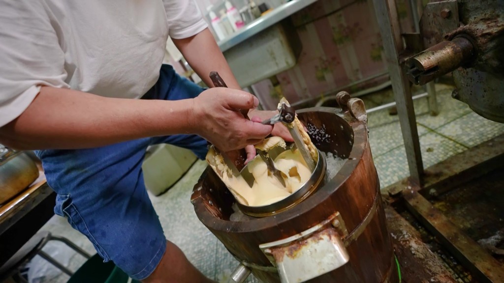 榴槤雪糕有過百年歷史自家新鮮製造。