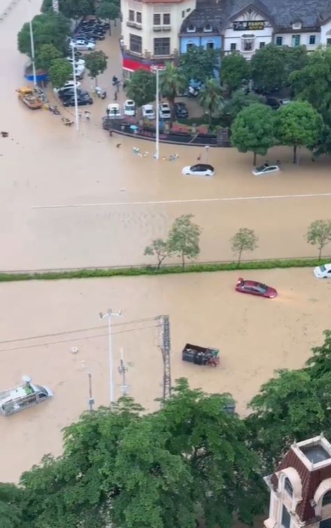 廣西南寧暴雨令多處地區水浸。