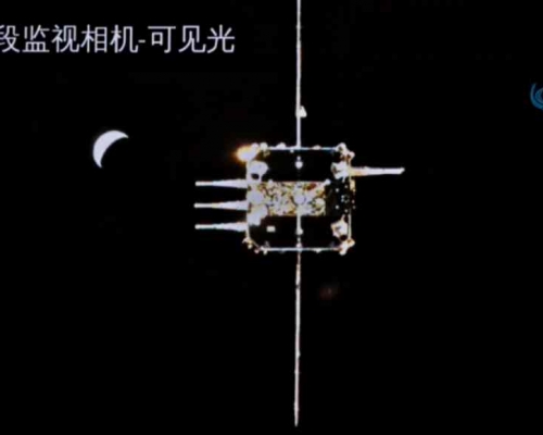 嫦娥五號上升器成功與軌道器和返回器組合體交會對接。新華社