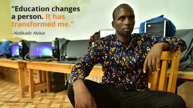 身處於肯雅難民營的索馬里人Abdikadir Abikar，徒步2小時到附近電腦室，修讀完成加拿大約克大學的教育碩士課程。