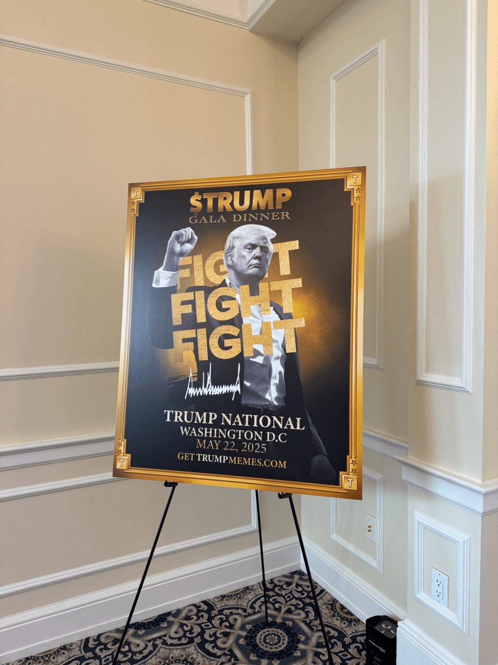 $TRUMP晚宴在華盛頓郊外的特朗普國家高爾夫俱樂部舉辦。(網上圖片) $TRUMP晚宴在華盛頓郊外的特朗普國家高爾夫俱樂部舉辦。(網上圖片)
