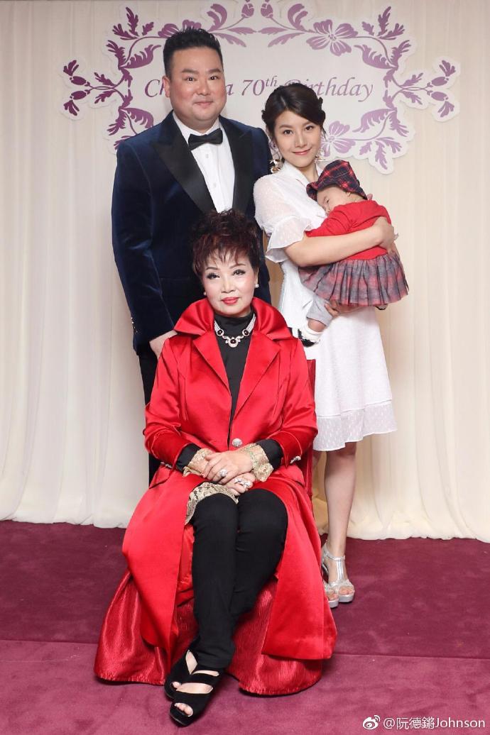 尹飛燕與兒子阮德鏘一家。阮德鏘微博圖片