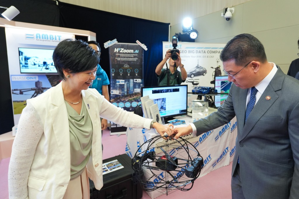 會場也設了智能科技展覽區。何永賢FB圖片 會場也設了智能科技展覽區。何永賢FB圖片