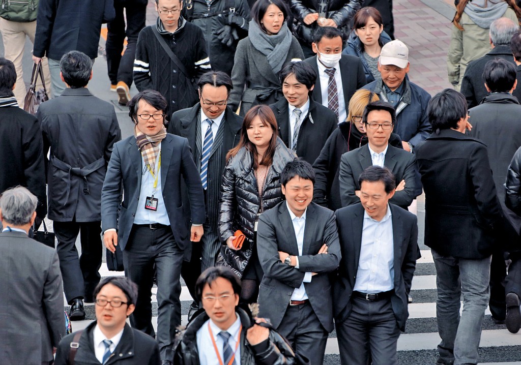 東京街頭的上班族。