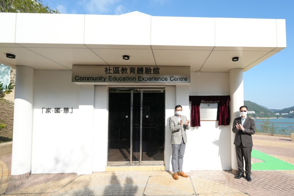 鄧炳強及黃國興主持香港懲教博物館副館「社區教育體驗館」的開幕儀式。政府新聞處圖片