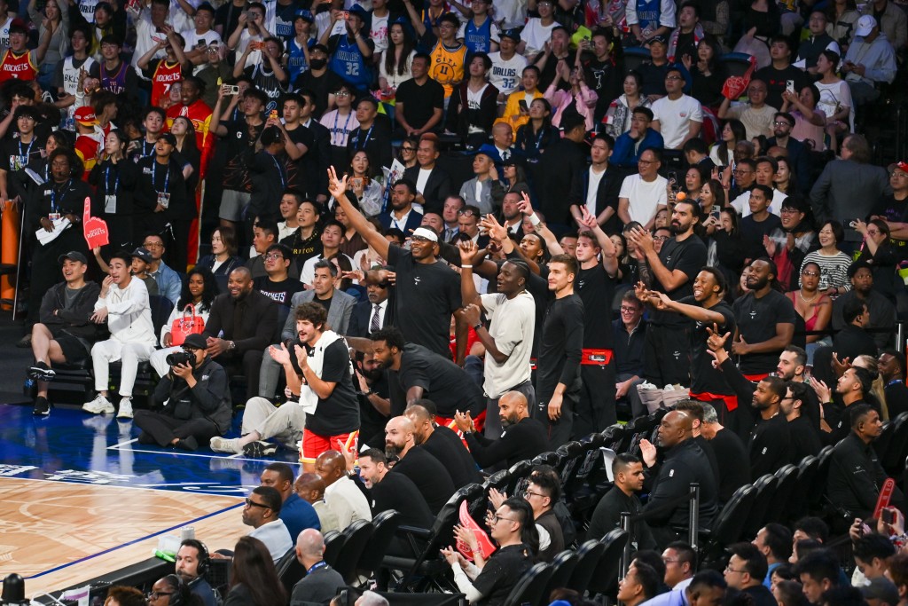 NBA中国赛火箭vs独行侠G1。魏国谦摄