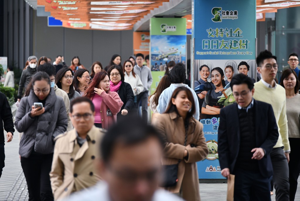 按現時機制，公務員年度薪酬調整考慮六大因素。資料圖片