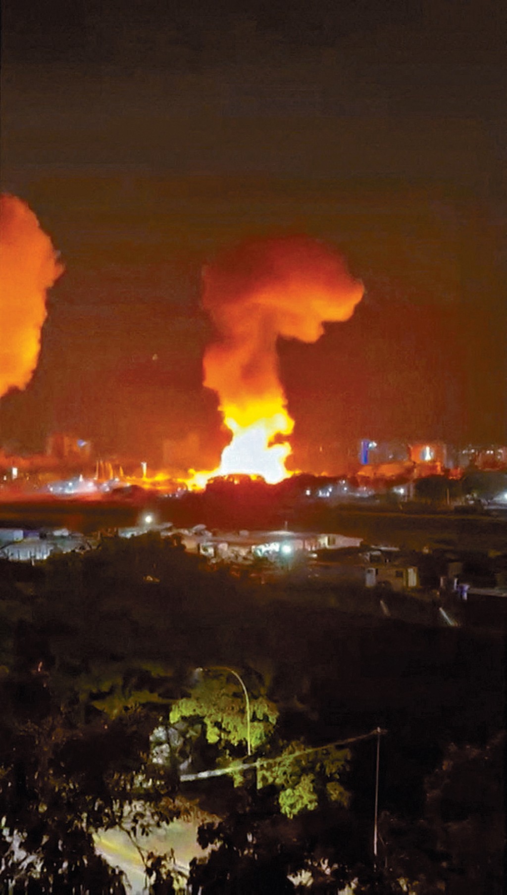 委內瑞拉首都加拉加斯發生多宗爆炸,受襲地點起火冒煙。 委內瑞拉首都加拉加斯發生多宗爆炸,受襲地點起火冒煙。