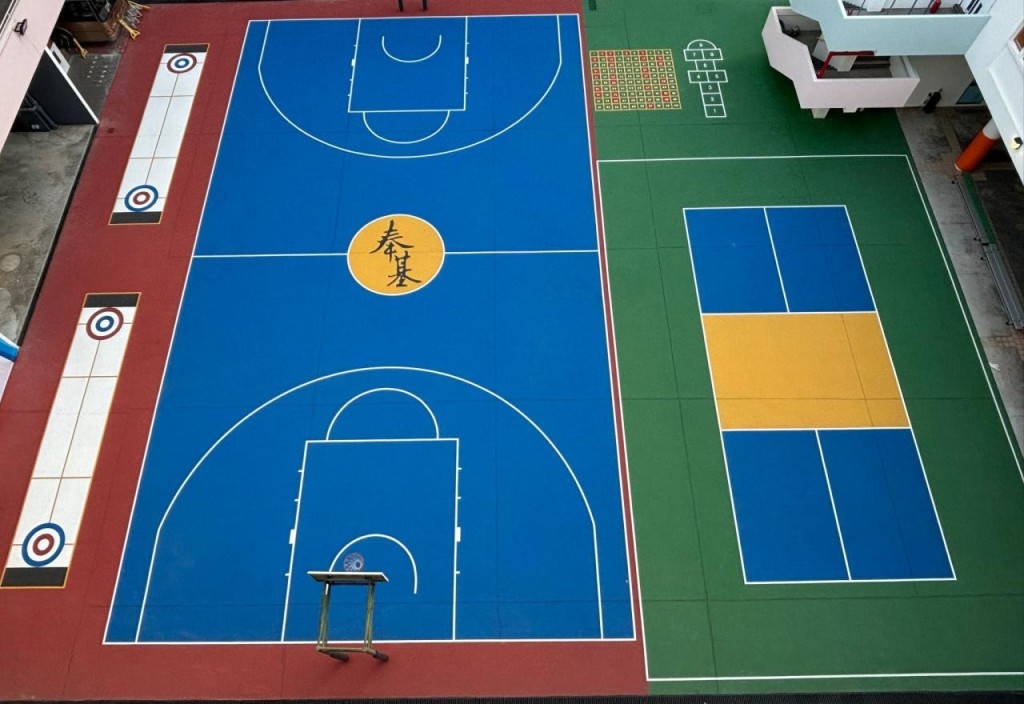 2026教育趋势│圣公会奉基小学的匹克球场地(图中右边)(图片来源:官方提供) 2026教育趋势│圣公会奉基小学的匹克球场地(图中右边)(图片来源:官方提供)