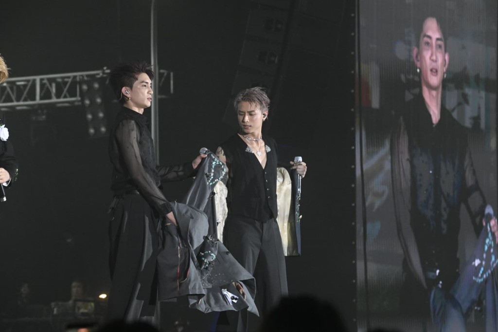 AK晒手臂。 AK晒手臂。