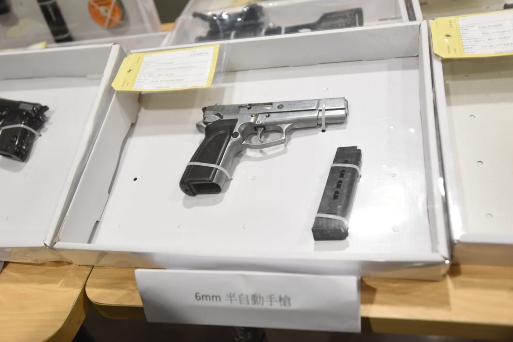 警方展示證物。