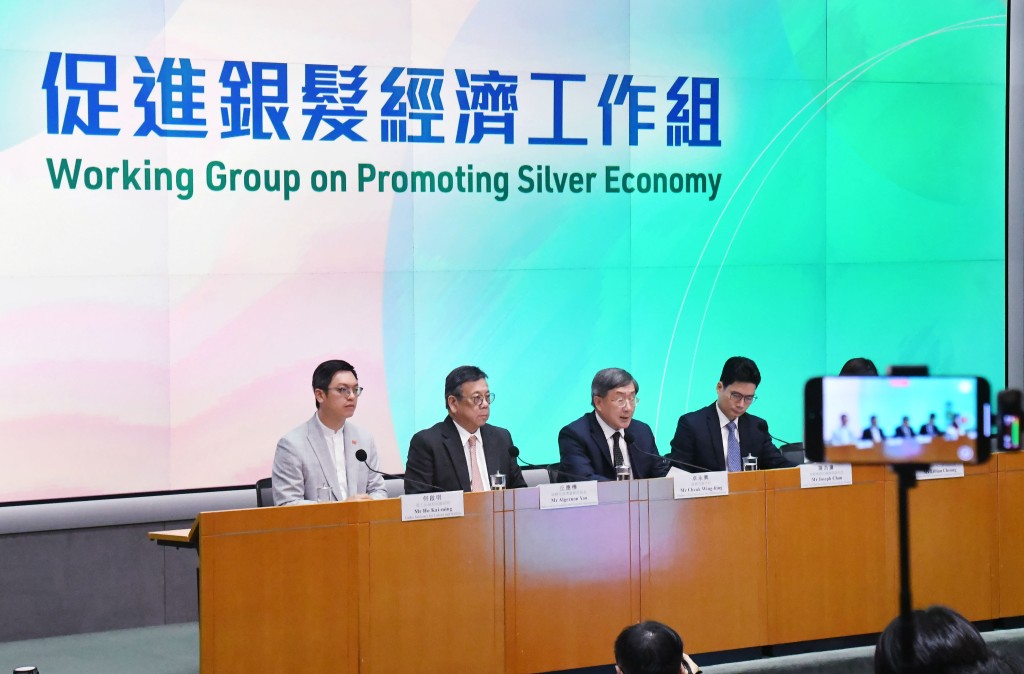 由政務司副司長卓永興擔任組長的銀髮經濟工作組,月前公布促進銀髮經濟的5大範疇。資料圖片 由政務司副司長卓永興擔任組長的銀髮經濟工作組,月前公布促進銀髮經濟的5大範疇。資料圖片