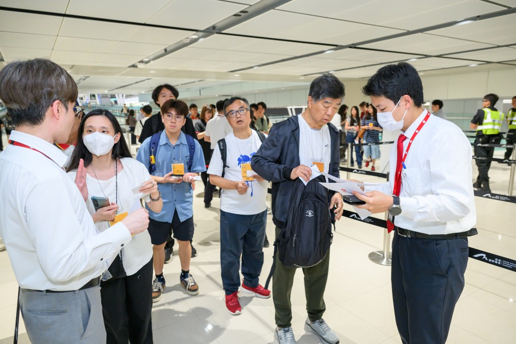 演習期間,一號及二號客運大樓進行人流管理演練。機場提供圖片 演習期間,一號及二號客運大樓進行人流管理演練。機場提供圖片