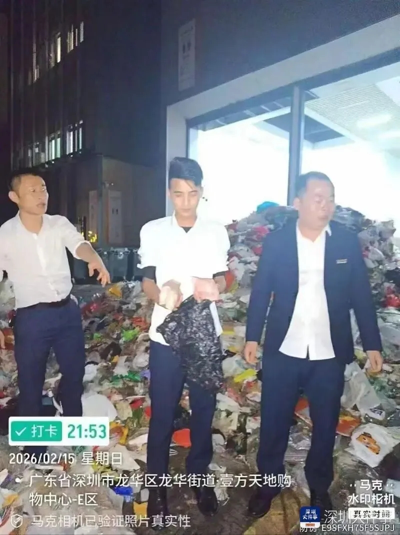 物業管理員通宵翻13噸垃圾，幫業主找給小孩扔了的10萬現金。