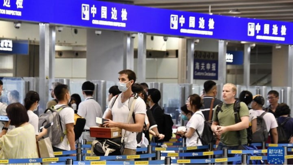 內地公布新措施，便利港澳外籍人員來華經商旅遊探親。
