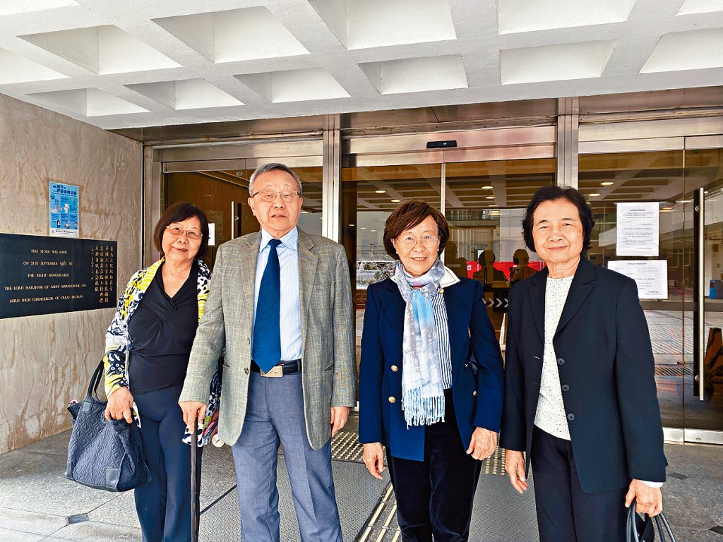 龔如心弟妹等家人出庭。