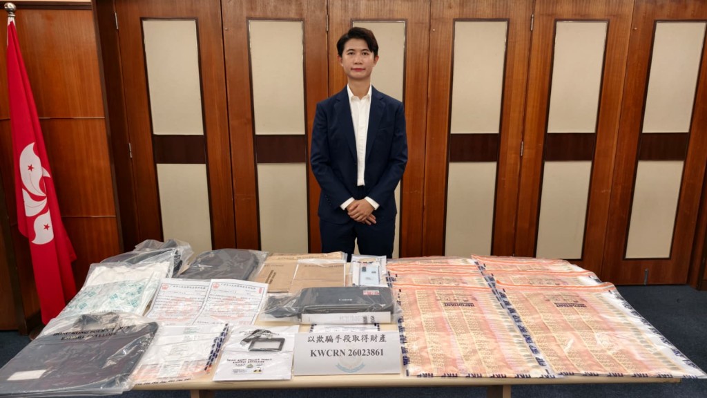 警方展示涉案證物。黃文威攝 警方展示涉案證物。黃文威攝