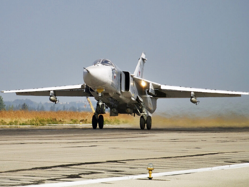 俄羅斯國防部指，黑海艦隊上周曾出動「Su-24」轟炸機等。AP圖片