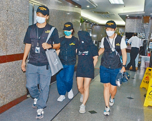 健身中心女職員涉威嚇顧客被捕。