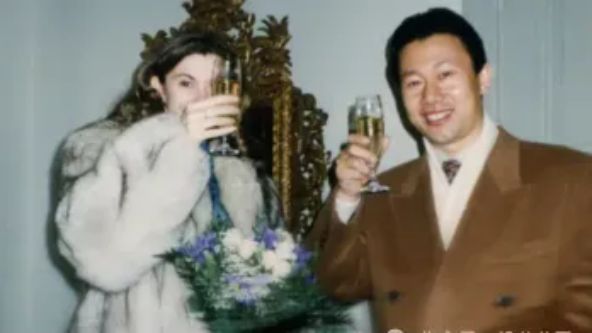 林友和維羅尼卡結婚時，女方已懷有身孕。