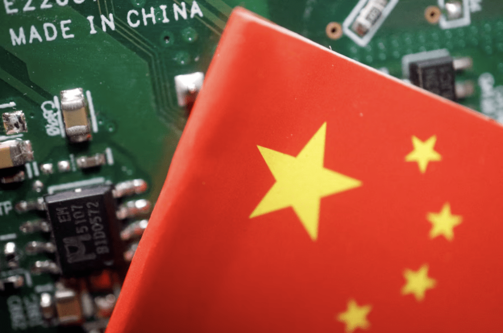 美国政府宣布，将于2027年6月起对由中国进口的半导体产品加征关税，具体税率将至少提前一个月对外公布。路透社