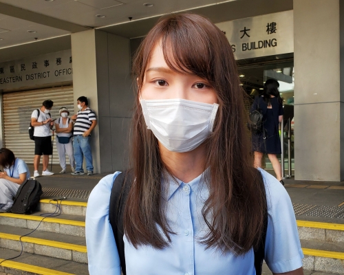 前眾志成員周庭有可疑人士拍攝其寓所。資料圖片