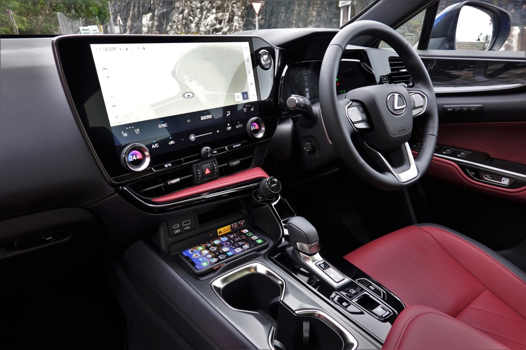 ■巨型14吋HD触控屏幕成为车厢 焦点。