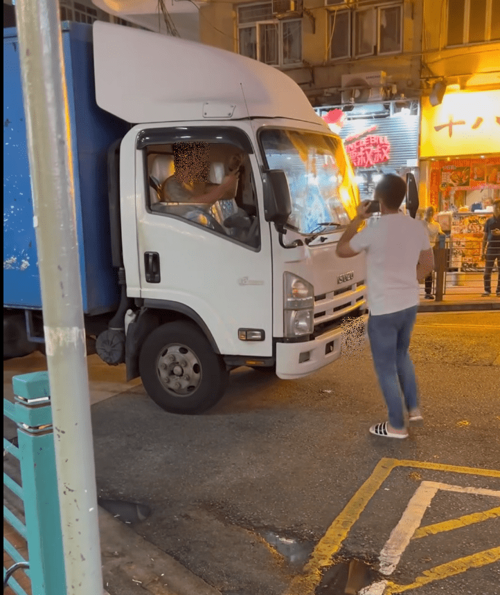 深水埗福榮街發生街頭罵戰。fb：車cam L（香港群組）