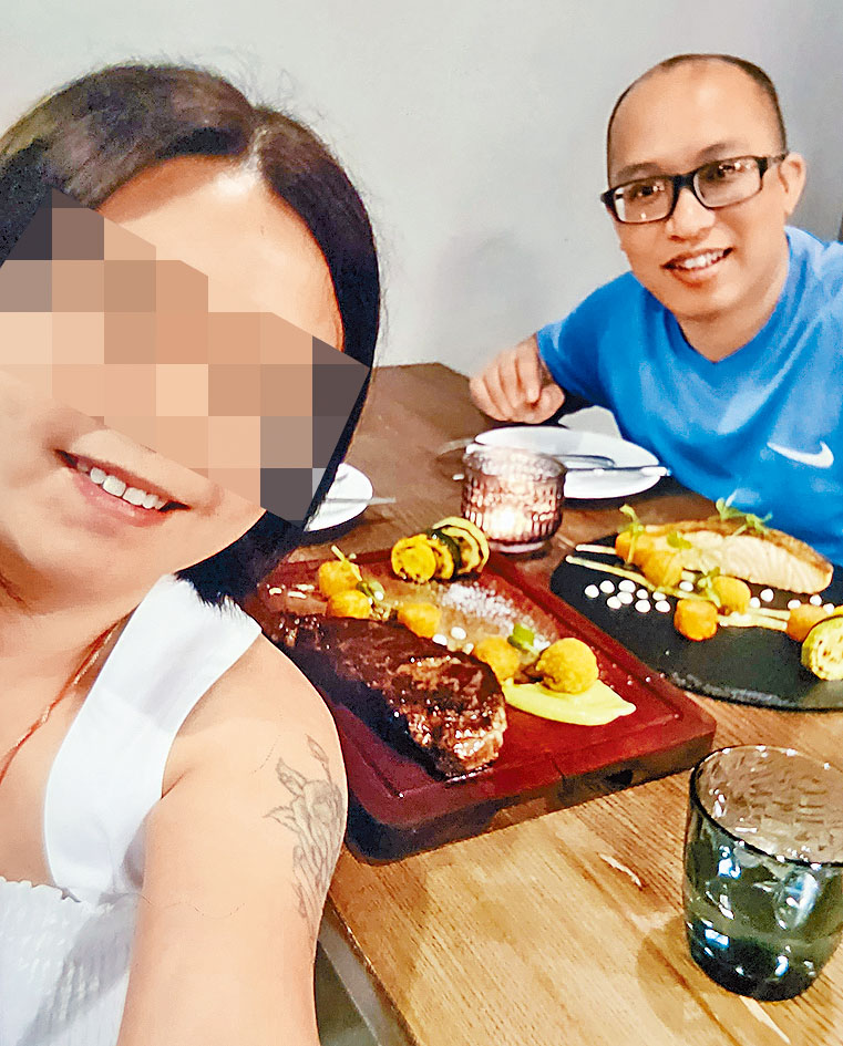 猝死拖頭司機梁寶基生前與妻子的溫馨合照。