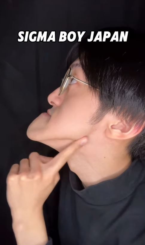 真人版“城之内”拥有的超长下巴，在网上引起热话。YouTube/Instagram