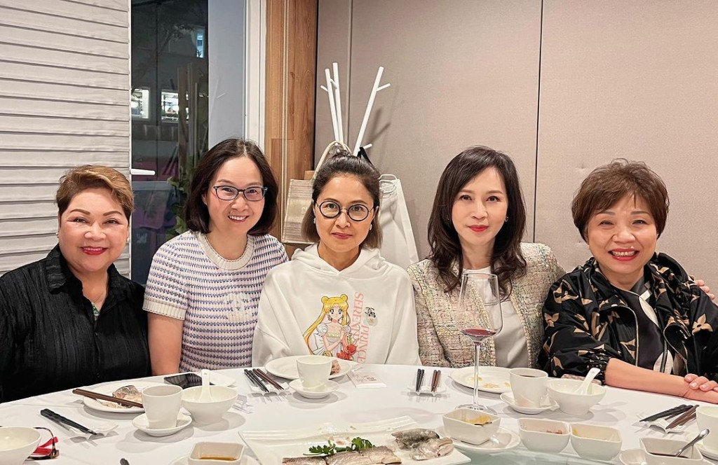顾纪筠与肥妈、邵美琪及前香港女首富朱李月华一起叹潮州菜。