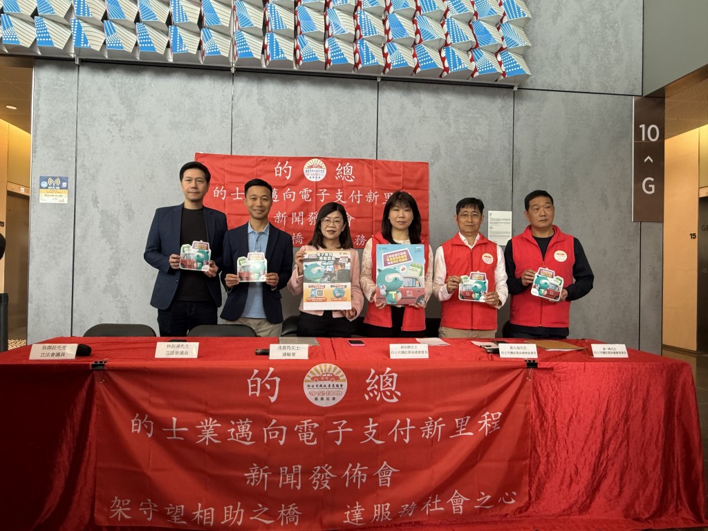 由今年4月1日起,必须提供至少一种二维码和一种非二维码电子支付方式,供乘客支付车费。 由今年4月1日起,必须提供至少一种二维码和一种非二维码电子支付方式,供乘客支付车费。