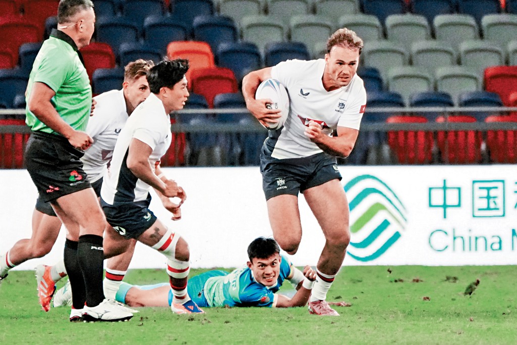 男子隊先擊敗上屆冠軍山東隊，第2仗再以50︰0大勝天津隊，首日賽事兩戰全勝。