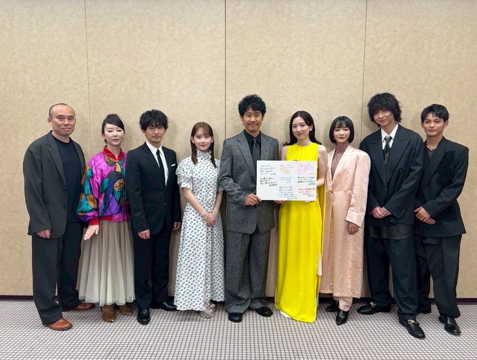 永野芽郁出席開畫活動,據聞在台上向觀眾發言時忍不住落淚。 永野芽郁出席開畫活動,據聞在台上向觀眾發言時忍不住落淚。