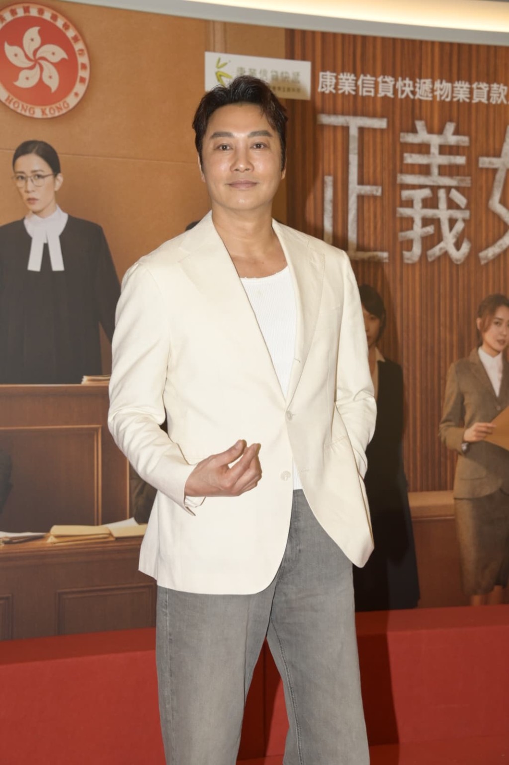 譚耀文讚阿佘演出時加入小動作，非常犀利。