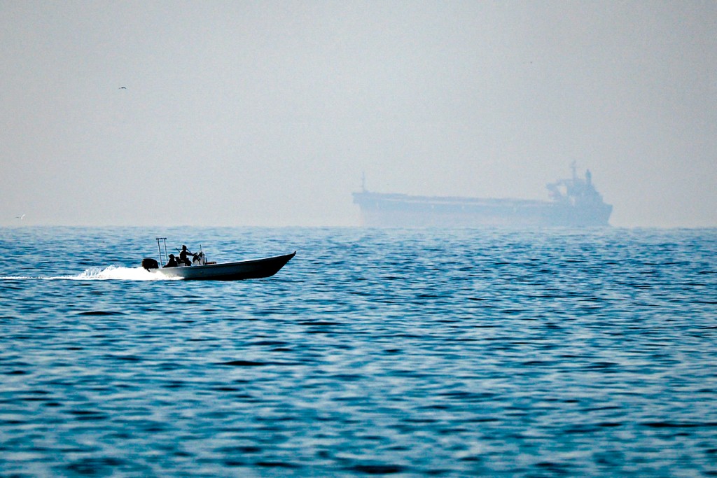 伊朗封鎖霍爾木茲海峽，觸發全球油價飆升，成為全球焦點。