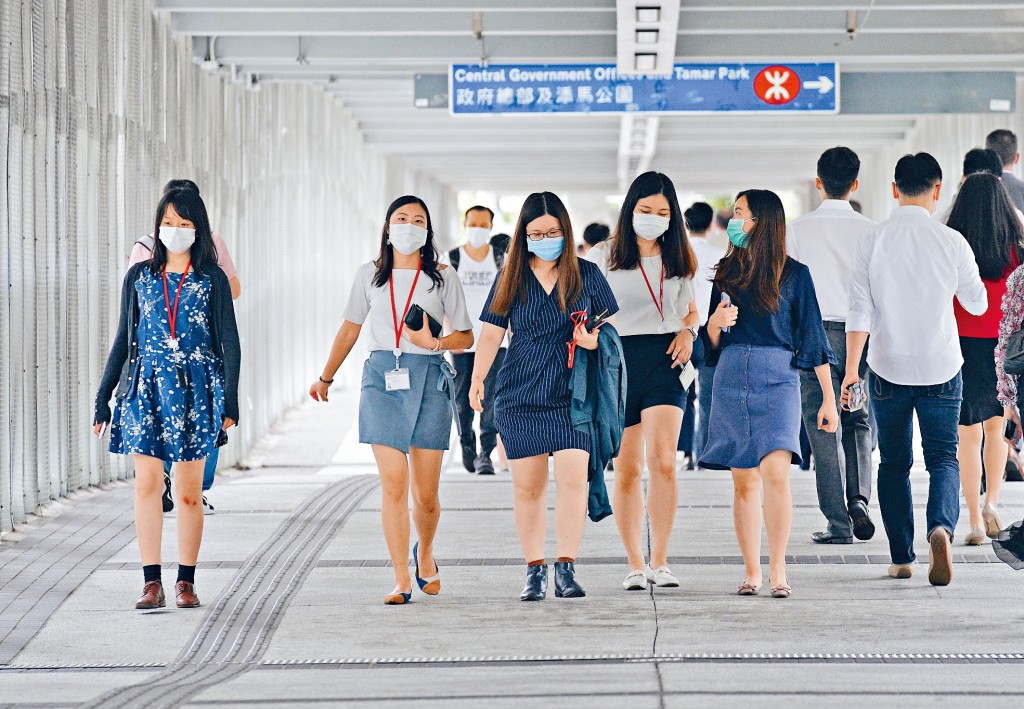 ■今年投考政府文書助理人數遜預期，公務員總會認為或因近期政府推行多項公務員新政策有關。