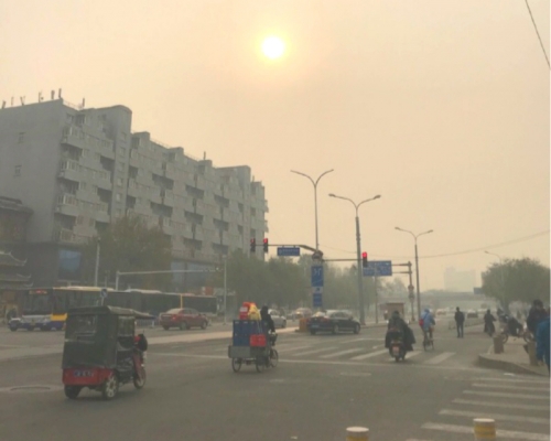 北京發出空氣重污染黃色預警。網上圖片