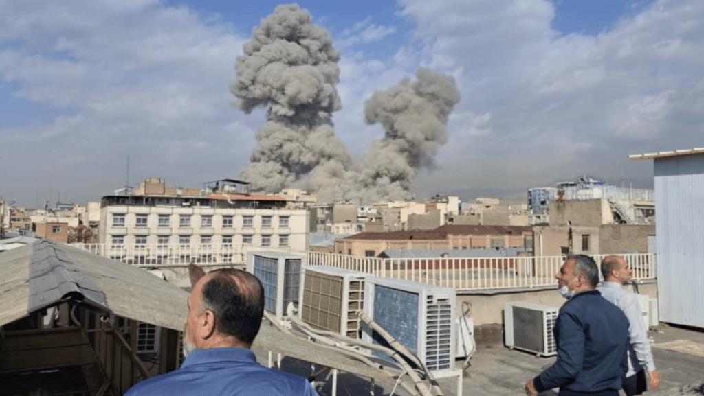 伊朗局勢︱伊朗或封鎖霍爾木茲海峽報復 恐打擊歐美中能源供應 油價料倍升至150美元