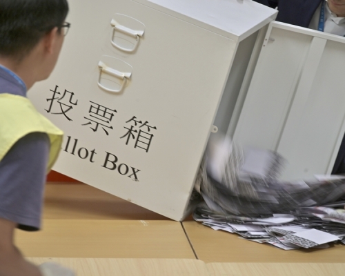第六屆區議會選舉於上年11月順利舉行。資料圖片