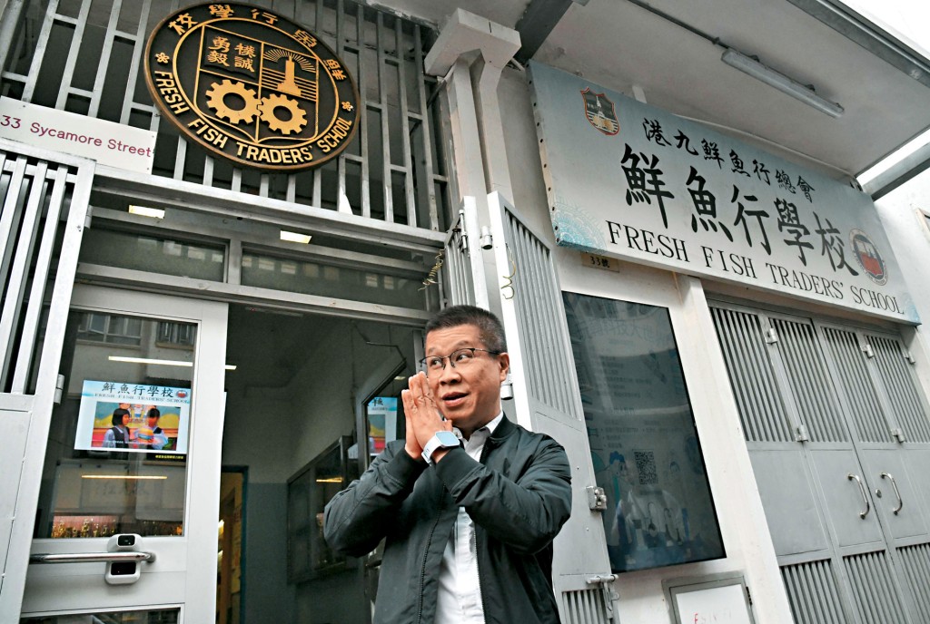 施志劲表明会考虑所有的发展方案，并表明如果要与他校合并，将要求对方接收所有学生，否则不作考虑。