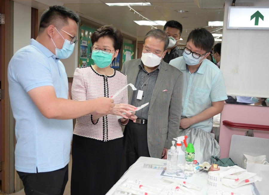 特首林鄭月娥上周視察華昇診斷中心在老人院的檢測工作，胡定旭亦有在場。