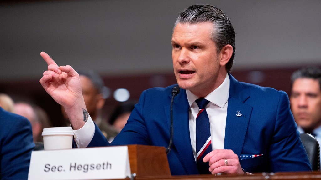 美国国防部长赫格塞斯（Pete Hegseth）接受参议院军事委员会质询。 美联社