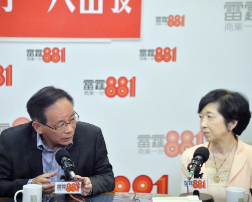 兩名行政會議成員葉國謙(左)及羅范椒芬(右)表示，承認在修例事件上低估民情，願意道歉。